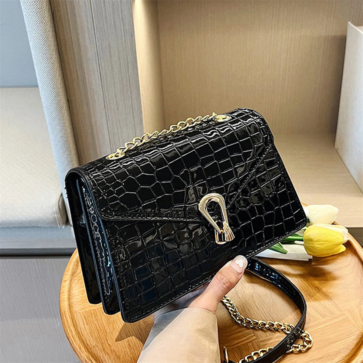 Stylish Women s Crocodile Pattern Leather Crossbody Bag for Chic Vacation and Shopping Adventures in the City